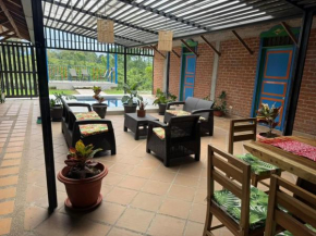 Finca cerca Armenia y el parque del cafe